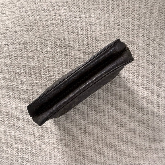 Louis Vuitton Toiletry Pouch - Picture 2 of 4
